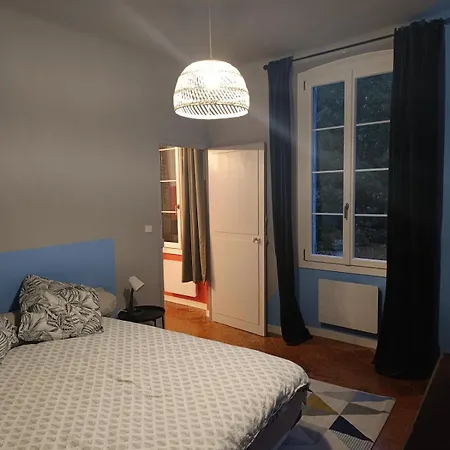 Spacious 1 Or 2-bedroom In A Historic Provencal House